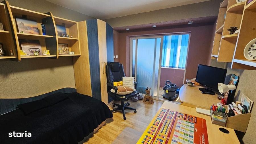 Apartament cu 4 camere decomandat în Găvana