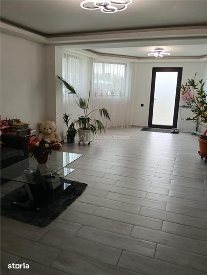 Casă cu 7 camere cu Teren 1100 Mp în Central