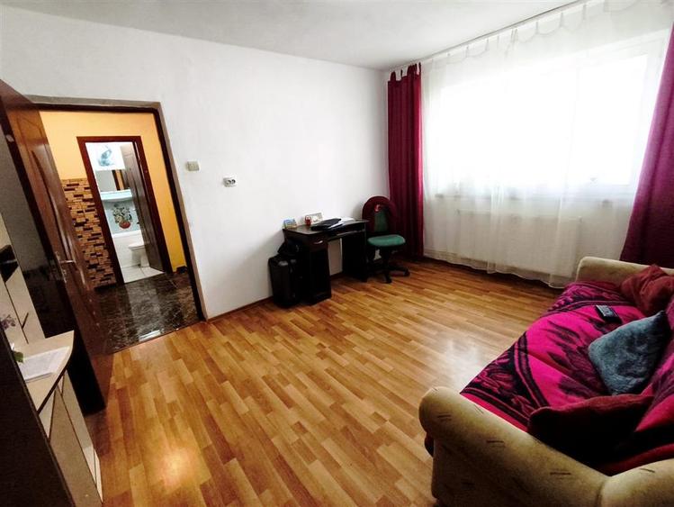 Garsonieră decomandată, mobilată în Industrială