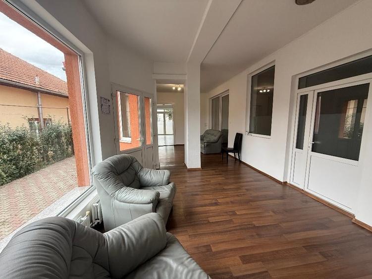 Casă cu 4 camere cu Teren 430 Mp în Cetate