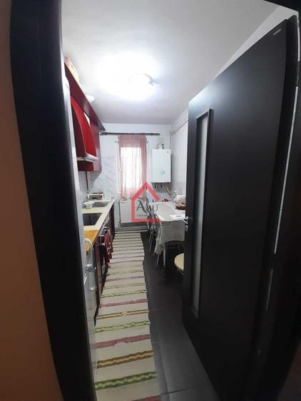 Apartament cu 3 camere semidecomandat, mobilat în Dacia