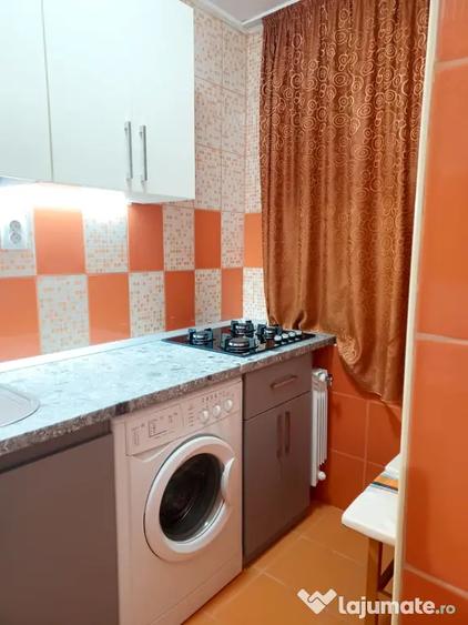 Garsonieră decomandată în Far