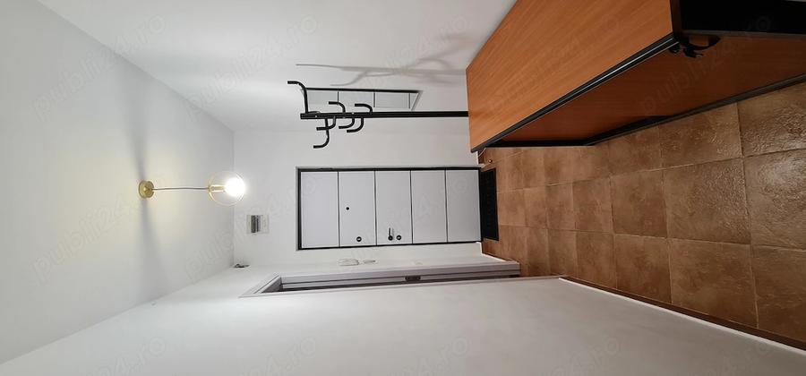 Apartament cu 3 camere semidecomandat în Gara de Nord