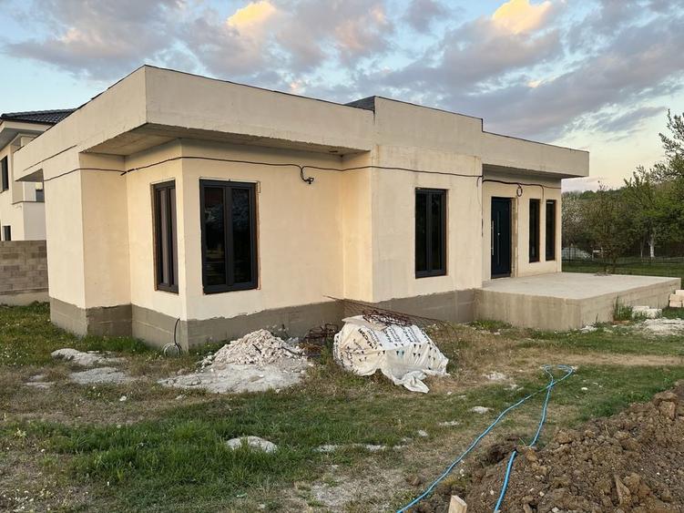 Casă cu 3 camere în Central