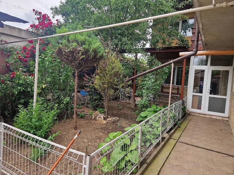 Casă cu 10 camere cu Teren 300 Mp în Central