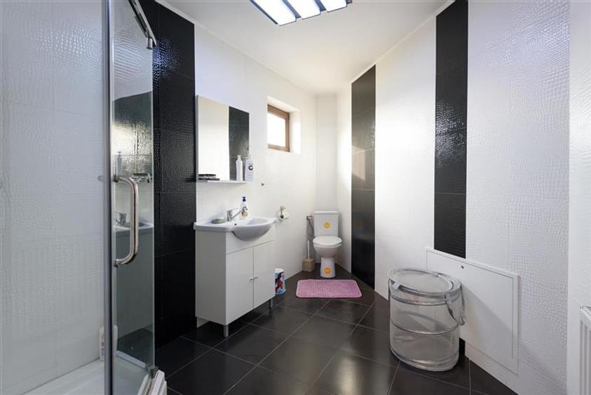 Casă individuală cu 4 camere cu Canalizare în Exterior Est
