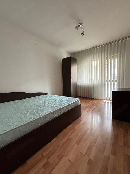 Apartament cu 4 camere decomandat în Micro 4