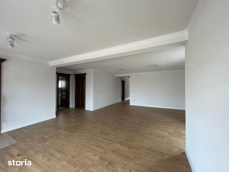 Casă cu 4 camere cu Teren 580 Mp în Ghiroda