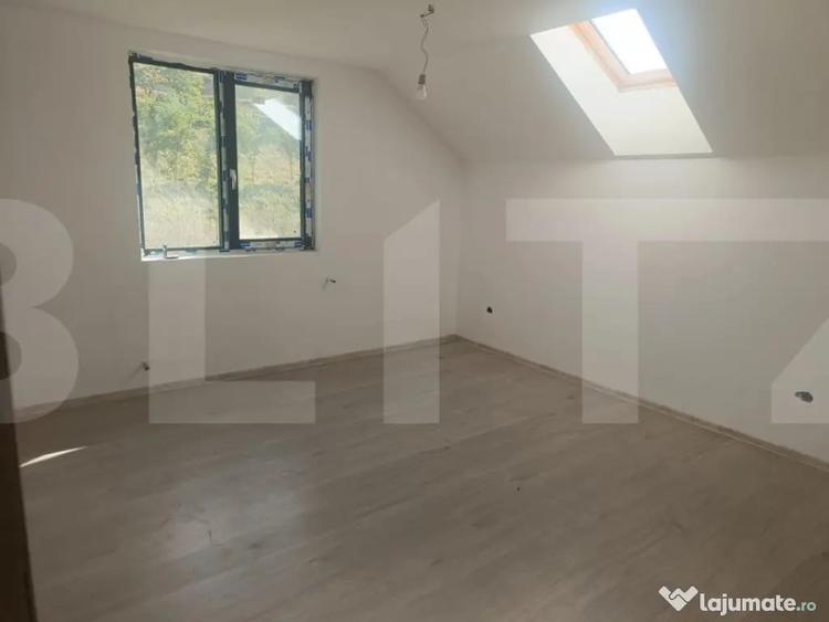 Casă cu 5 camere cu Teren 1050 Mp în Cătămărești