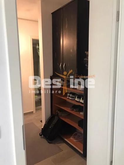 Apartament cu 2 camere decomandat în Tractorul