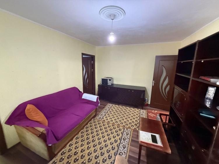 Apartament cu 3 camere semidecomandat în Brătianu