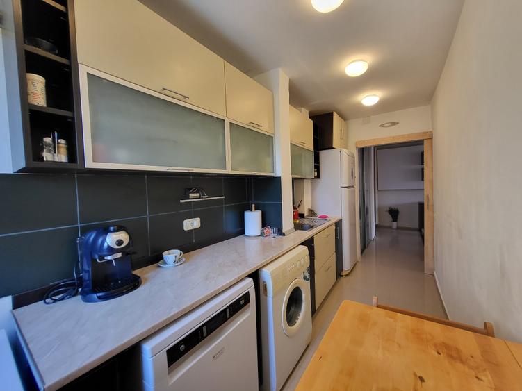 Apartament cu 3 camere semidecomandat în Drumul Taberei