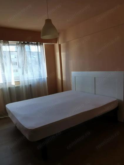 Apartament cu 3 camere decomandat în Micro IV