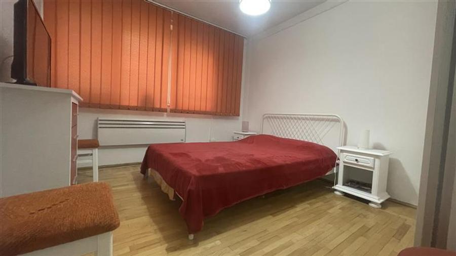 Apartament cu 2 camere semidecomandat, mobilat în Pajura