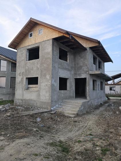 Casă cu 3 camere în Câmpineanca