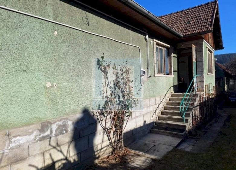 Casă individuală cu 5 camere semidecomandat cu Canalizare în Turcheș