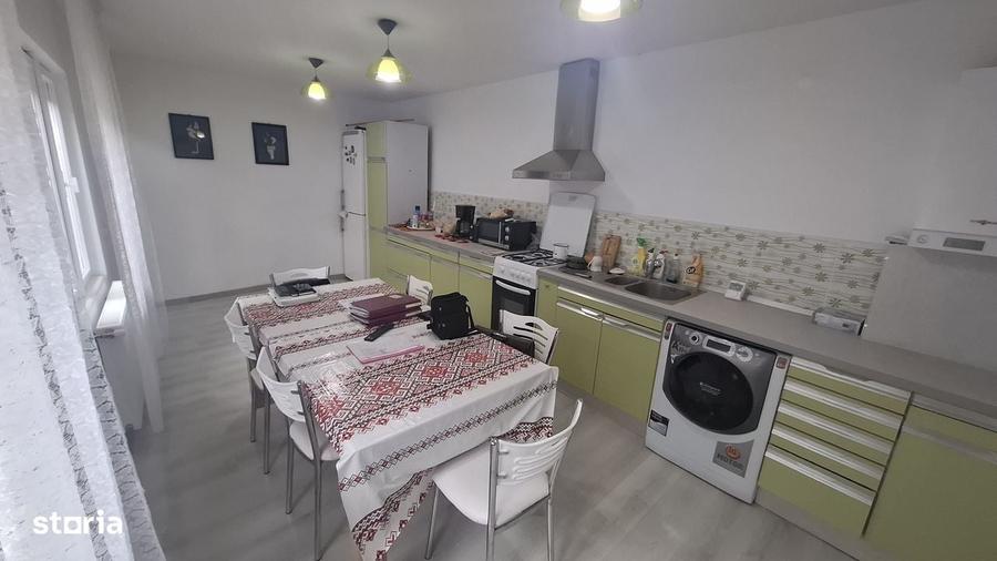 Casă cu 4 camere cu Teren 1088 Mp în Central