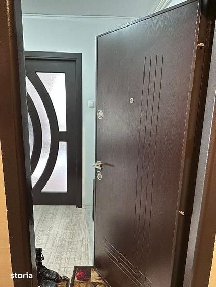 Apartament cu 3 camere decomandat în Cornișa