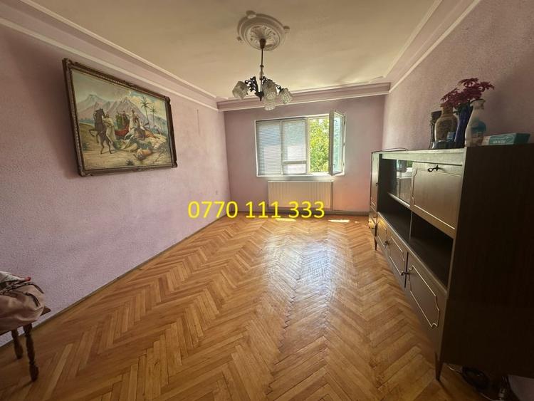 Apartament cu 3 camere decomandat în Obor