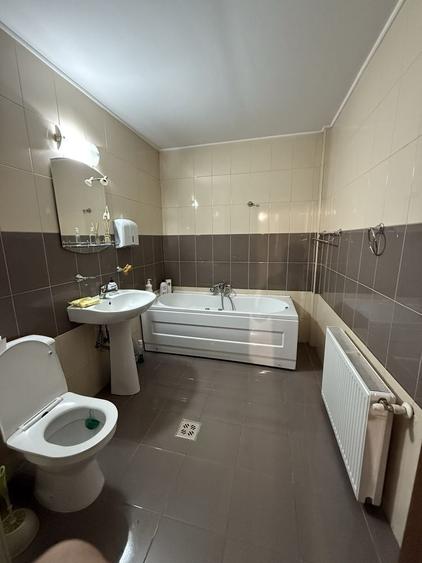 Apartament cu 3 camere decomandat în Ipotești