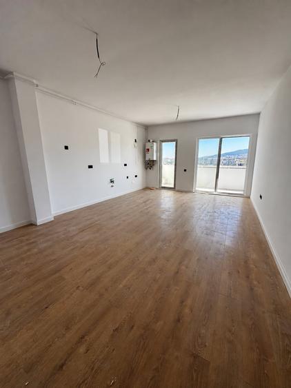 Apartament cu 2 camere semidecomandat în Florești