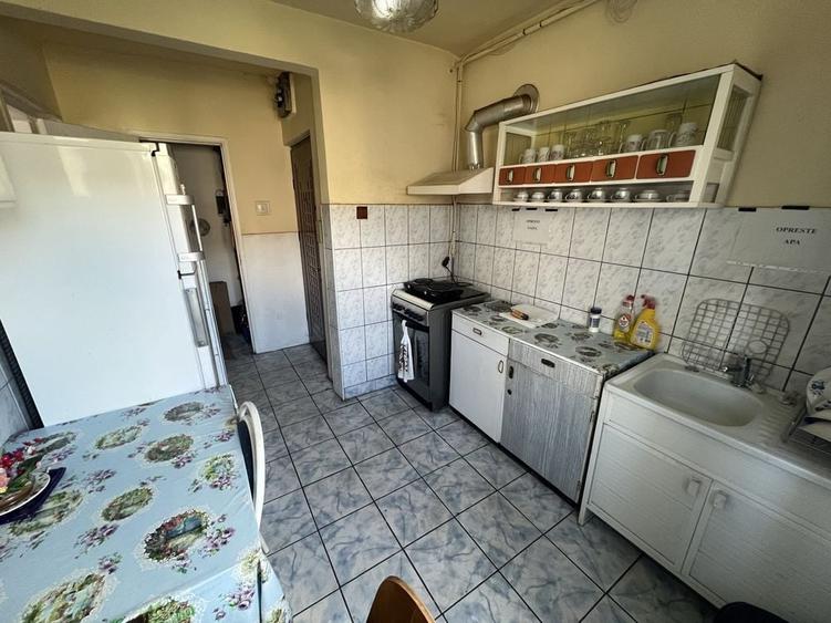 Apartament cu 2 camere semidecomandat în Zamfirescu