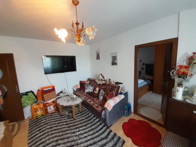 Apartament cu 2 camere semidecomandat, mobilat în Decebal