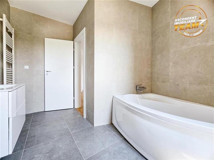 Apartament cu 3 camere decomandat în Lenin