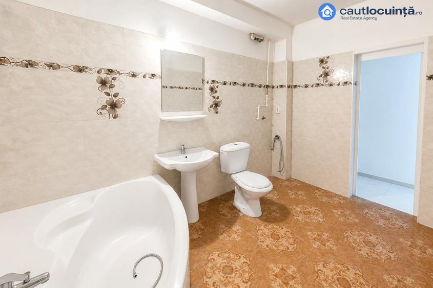 Casă individuală cu 7 camere cu Canalizare în Trafic Greu