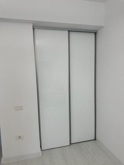 Garsonieră decomandată în Titan