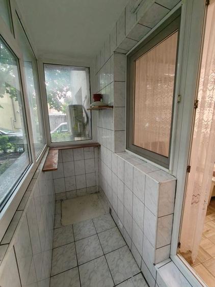 Apartament cu 2 camere semidecomandat în Tei