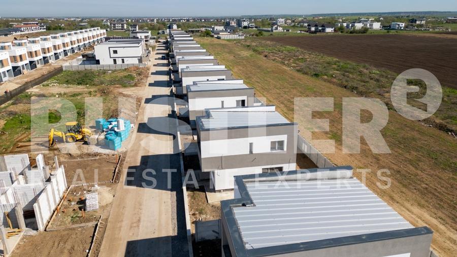 Casă individuală cu 4 camere cu Teren 300 Mp în Tunari