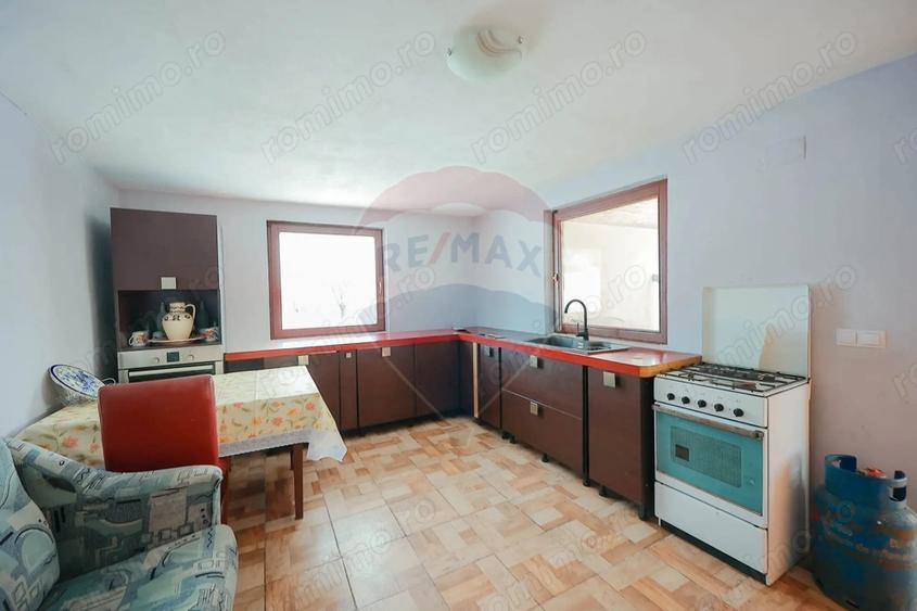 Casă cu 4 camere cu Teren 2000 Mp în Damiș