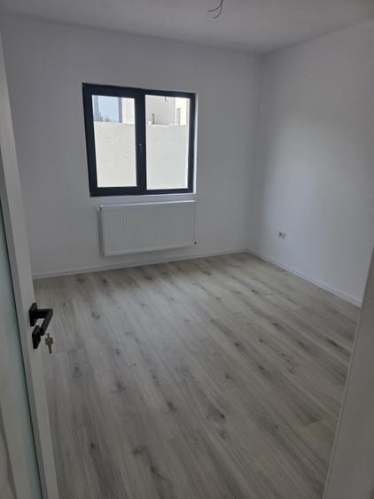 Casă cu 4 camere în Lumina
