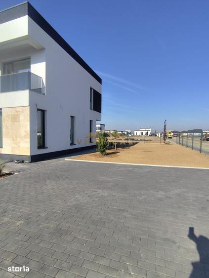Casă cu 4 camere cu Teren 504 Mp în Vărăști