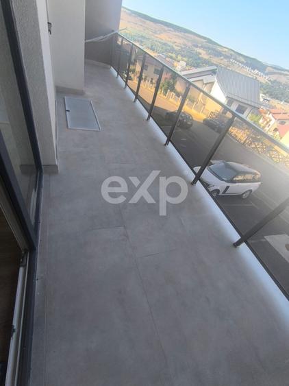 Apartament cu 2 camere semidecomandat, mobilat în Florești