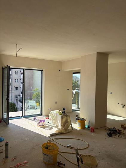 Apartament cu 3 camere semidecomandat în Mărăști