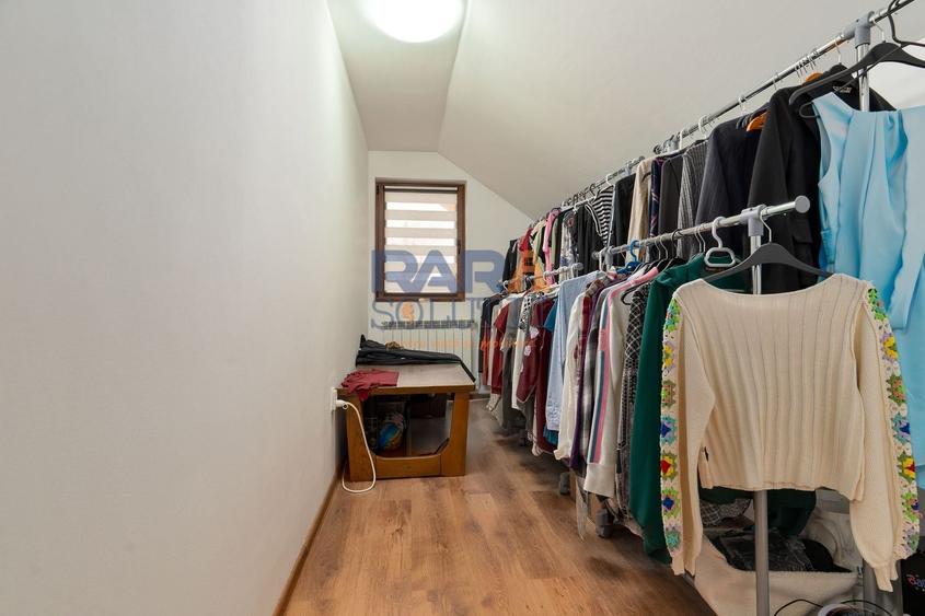 Casă individuală cu 4 camere cu Canalizare în Central