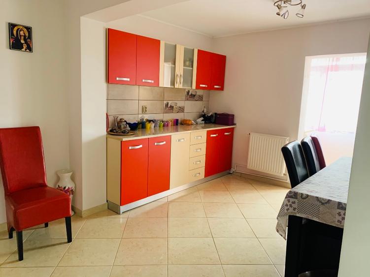 Apartament cu 3 camere decomandat în 9 Mai