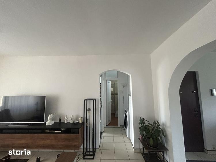 Apartament cu 4 camere decomandat în Plopilor