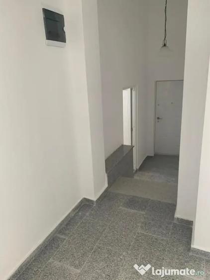 Casă cu 9 camere cu Teren 212 Mp în Dacia