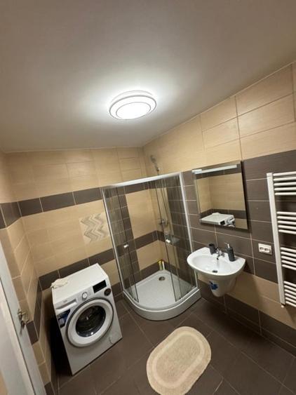 Apartament cu 3 camere decomandat, mobilat în Florești