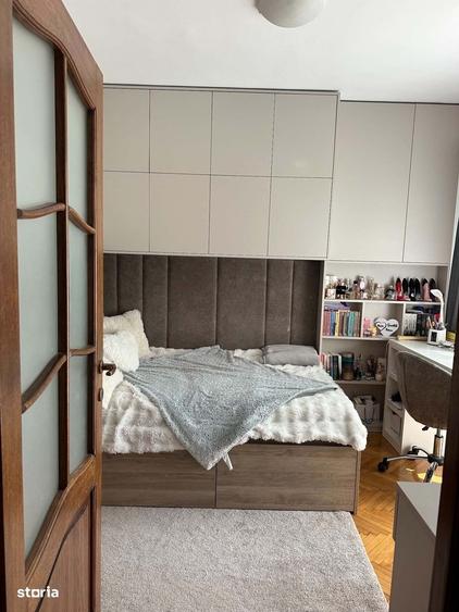 Apartament cu 4 camere decomandat în Micro 16