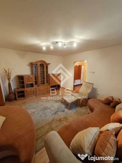 Apartament cu 4 camere semidecomandat în Central