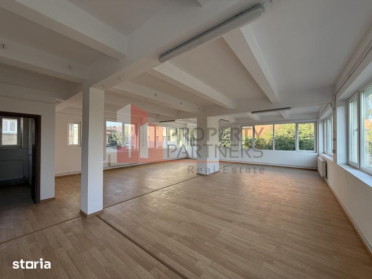 Spațiu comercial, de 330 mp, în Tractorul