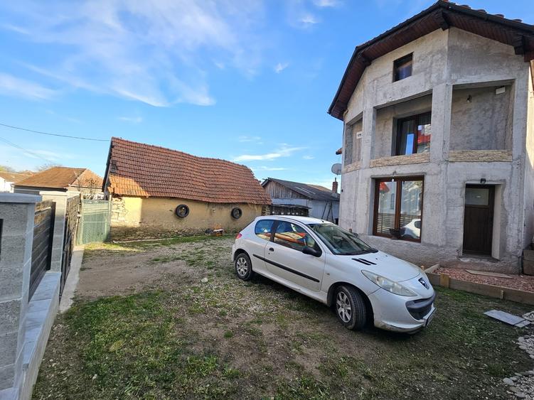 Casă cu 5 camere cu Teren 463 Mp în Hărău