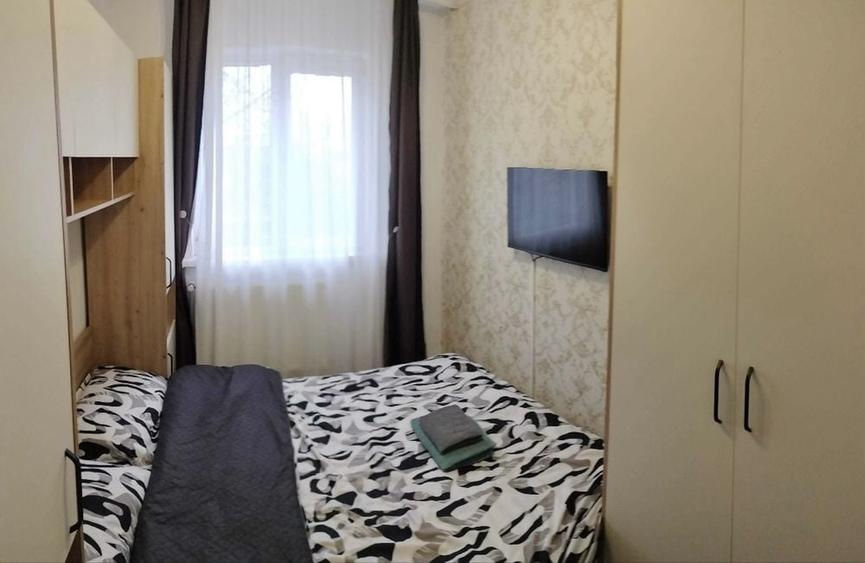 Apartament cu 3 camere semidecomandat în Craiovița Nouă