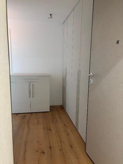Apartament cu 3 camere semidecomandat, mobilat în Aviației