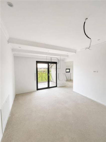 Apartament cu 3 camere semidecomandat în Moșnița Veche