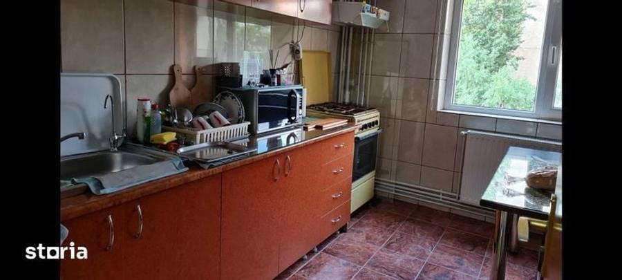 Apartament cu 3 camere decomandat în Nerva Traian